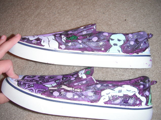 Illustration for article titled Buy my shoooooes! (and maybe also messenger bags!)